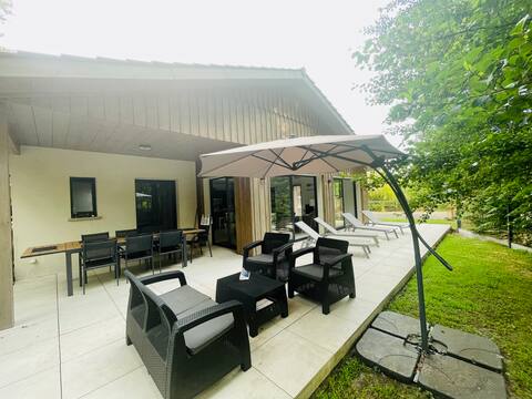 Quiet house, direct lake and forest access