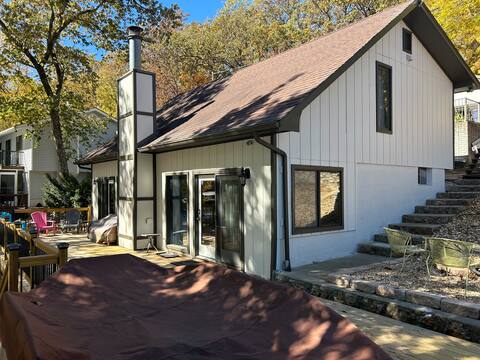 Lakefront House In Quiet Cove