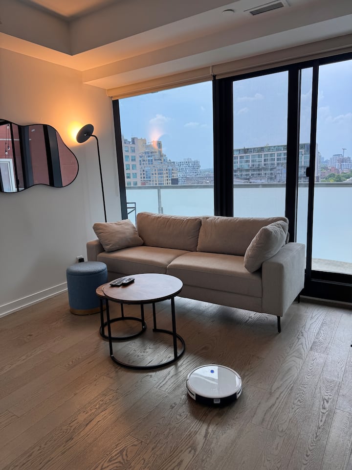 Designer 1br Luxury Condo: Gym+pool+view - Toronto