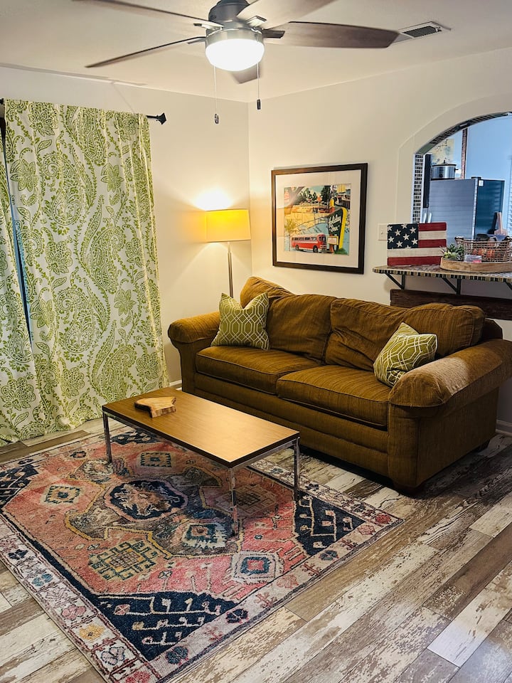 Gulfport Cottage 1 Mile From Beach! - Gulfport, MS