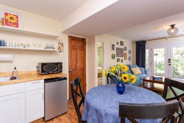 Sunflower Suite/house Apt. Near Franklin St. & Unc - Chapel Hill, NC