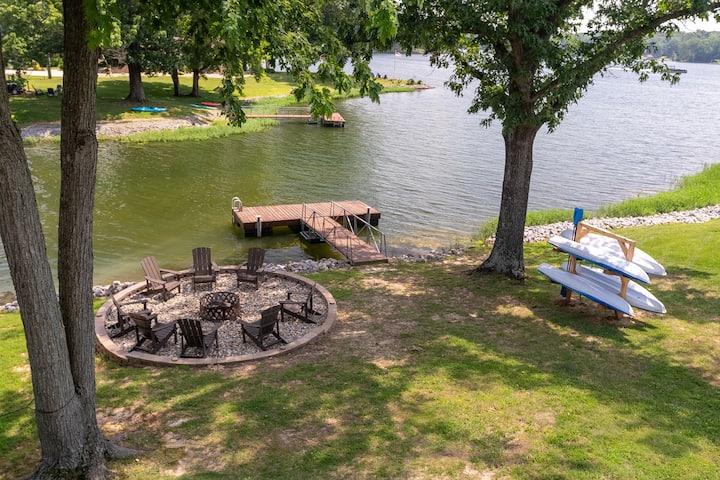 Easy-Access Dock, Kayaks & Views