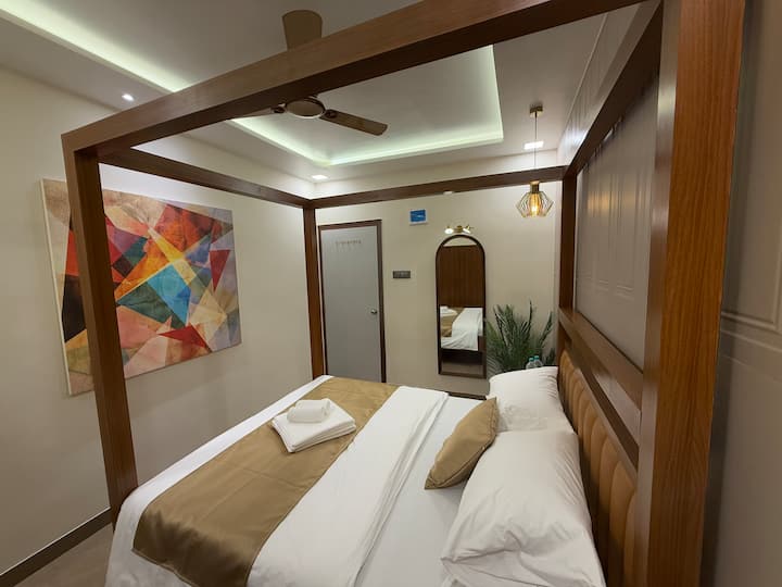 Spálňa č. 3 s vlastnou kúpeľňou č. 3 vybavená klimatizáciou typu split.
(Poplatky za klimatizáciu navyše okrem mesiaca máj)