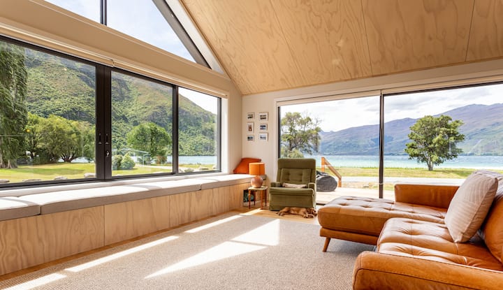 Sensational Wakatipu Lake Front Abode In Kingston - Kingston, New Zealand