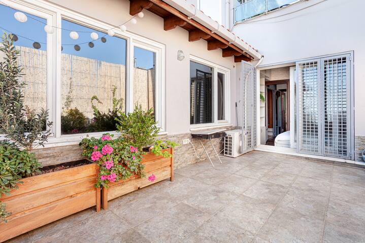 Triplex-14Pax-Center-Galata-3Rooftops-6Bdroom-4Bd gallery image 4