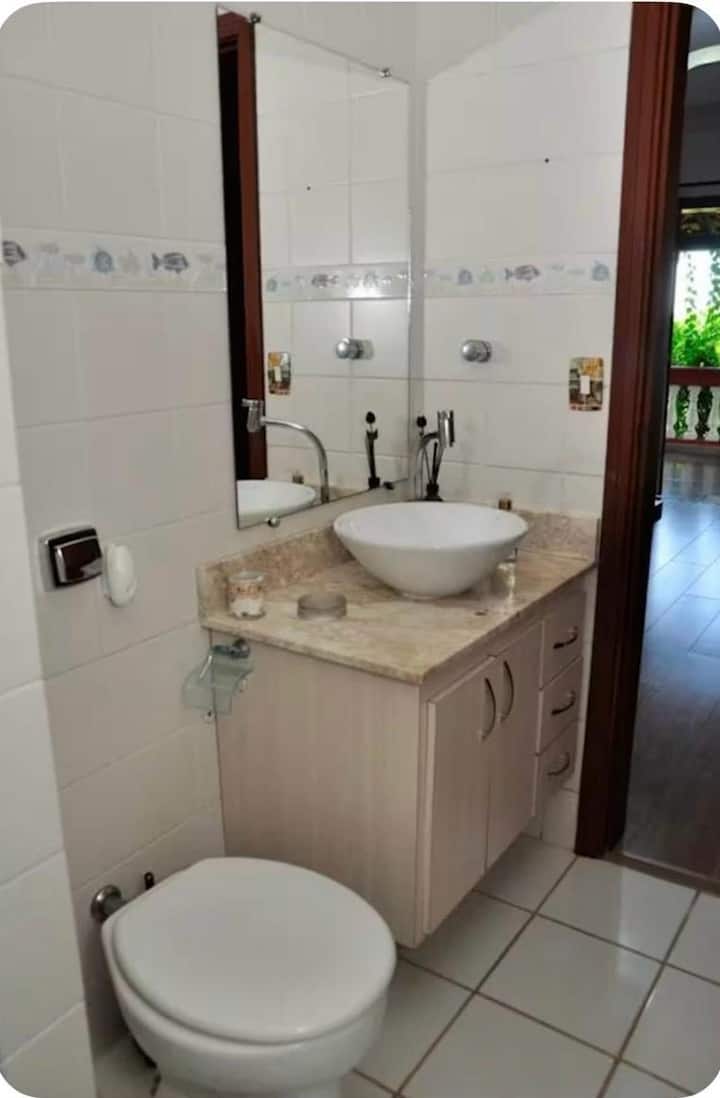 ლუქს‑ტიპის ნომერი 3 — სააბაზანო. 