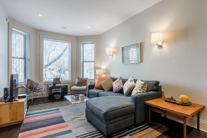 Bright 2 Bed W/office On Historic Logan Boulevard - Chicago