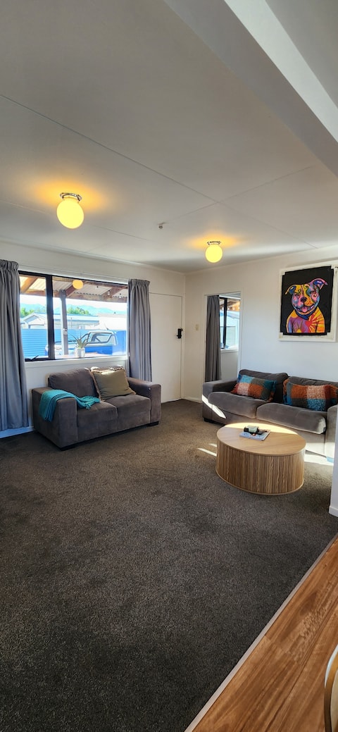 Top Airbnb: Mackenzie Cottage - Close to Centre in Mackenzie District