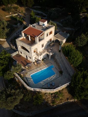 Prinus Country Retreat (heated pool, beach in 15′) gallery image 4