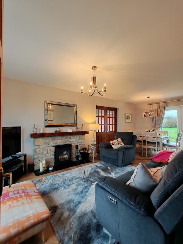 Elegant Garden Retreat With Games Room & Garage - Portsalon