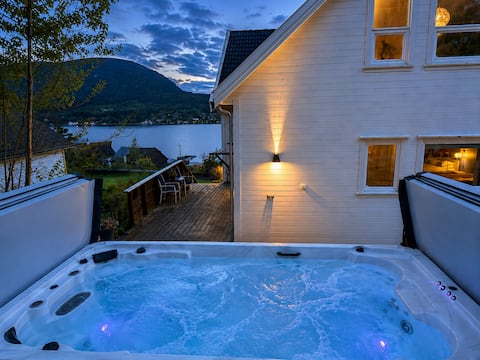 Fjord Retreat w/ Swim Spa near Preikestolen