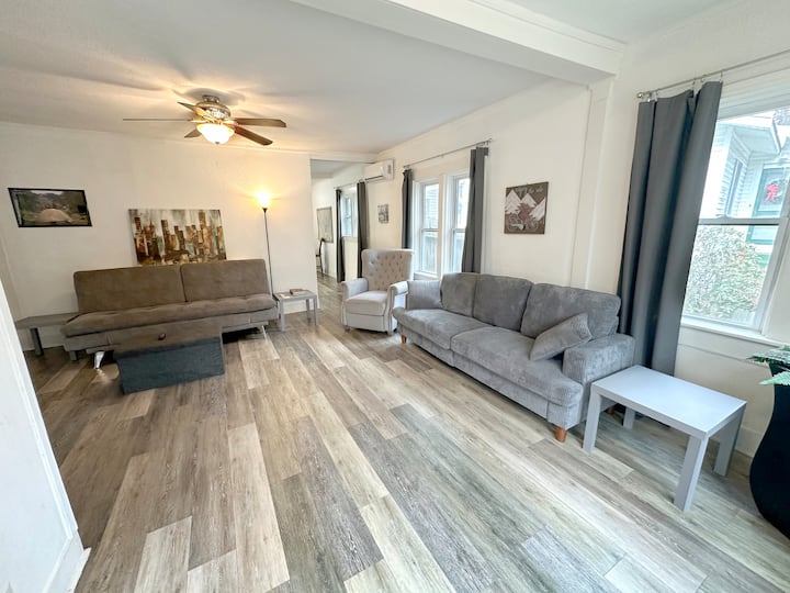 *New* Northwoods/uptown Renovated 2 Bedroom House - Hot Springs National Park, AR