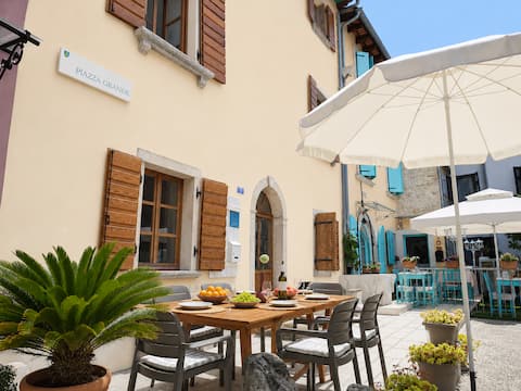 Old town stone house 80 m from the sea