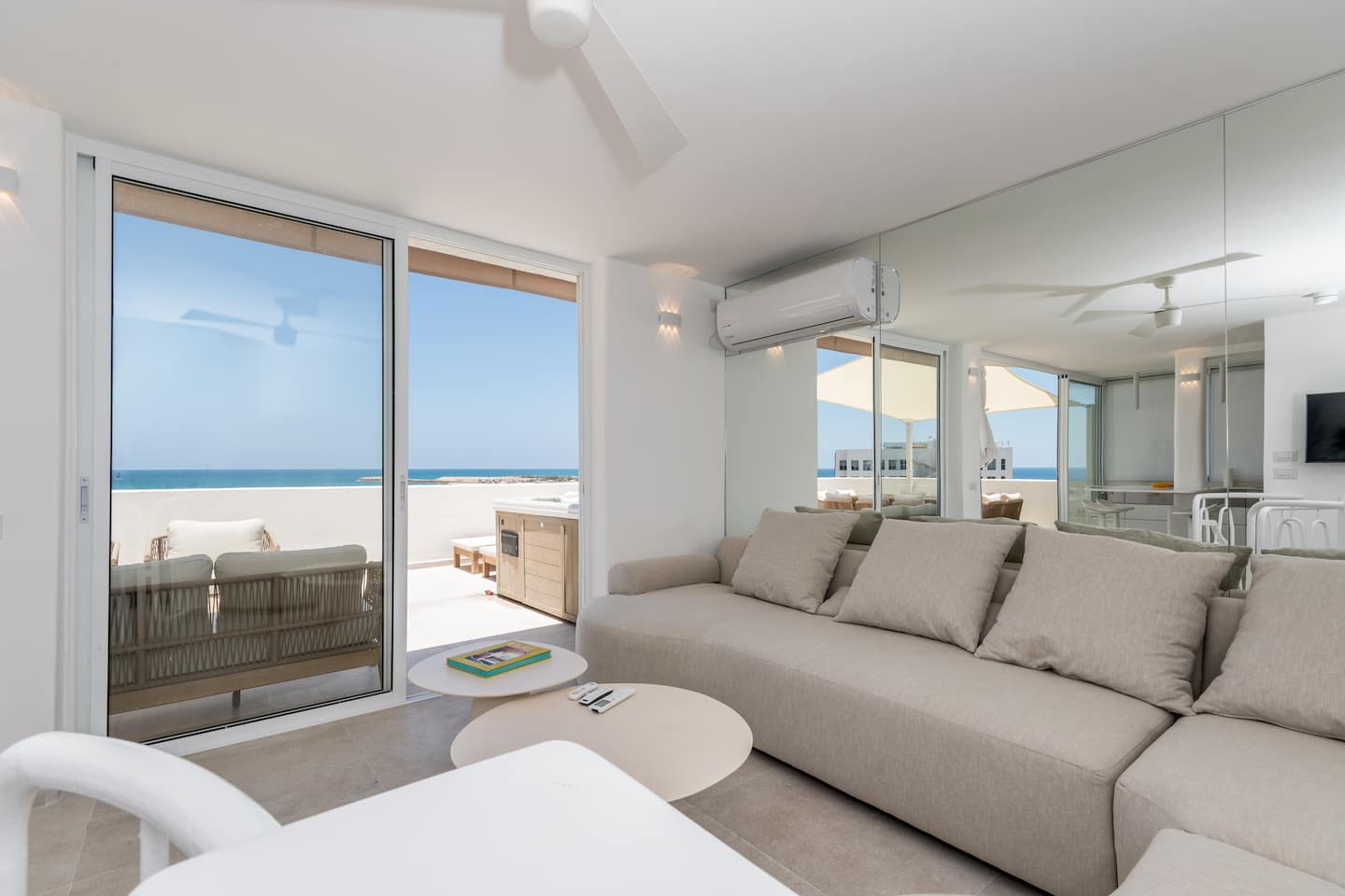 The Signature Penthouse · Sea View 2