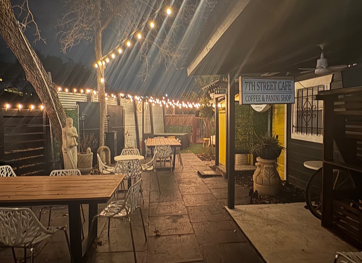 La Casita On East 7th Street