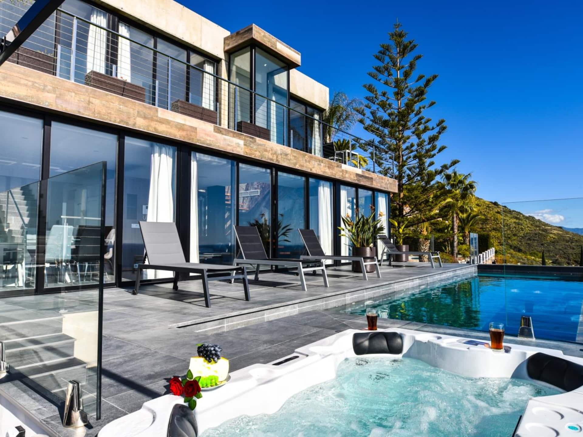 Magnificent 4 bedroom villa with stunning views — photo 4