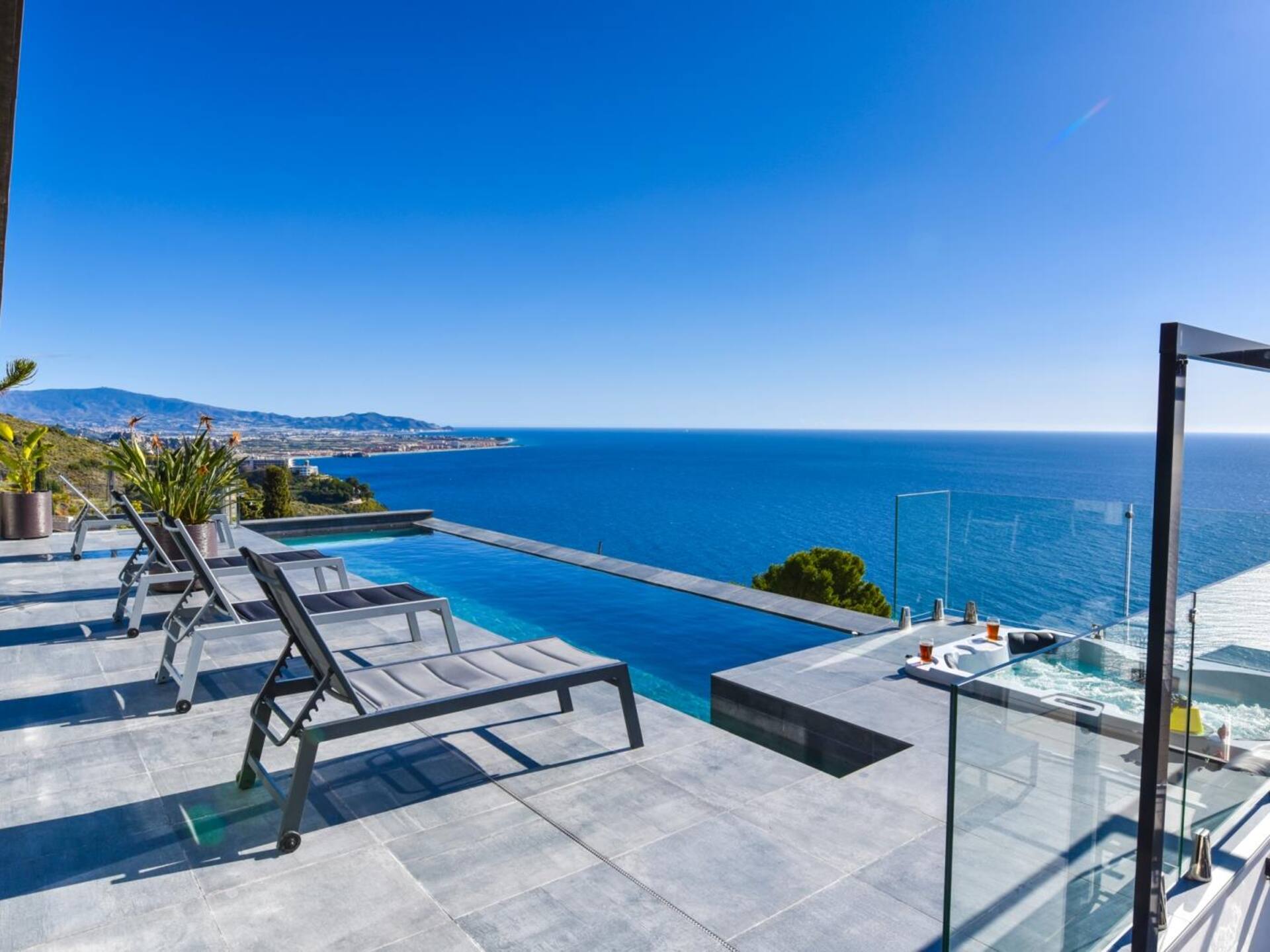 Magnificent 4 bedroom villa with stunning views — photo 2