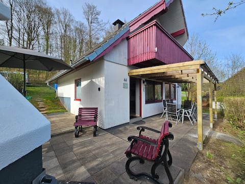 Top performing Airbnb: Holiday home 'Steffi' with lake view in Kirchheim