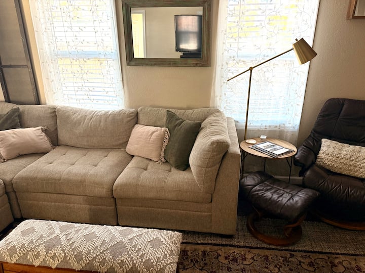 Útulná obývacia izba - s55-palcovým televízorom