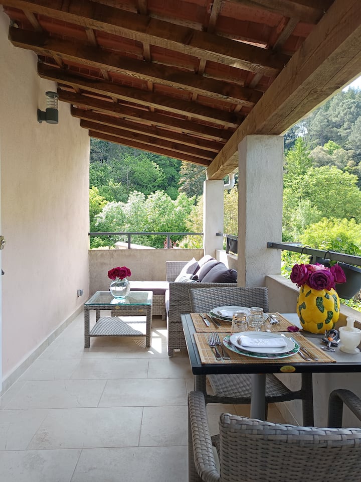 Terrazza privata attrezzata.