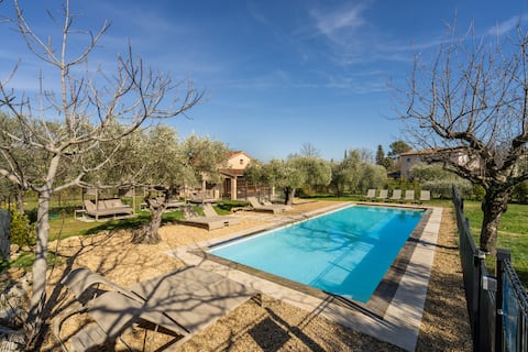 Spacious Villa in Provence
