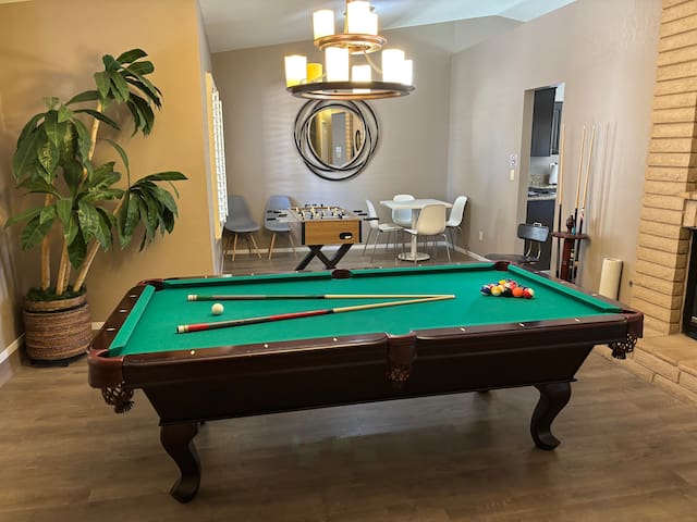 RELAXING RETREAT – 5 miles from strip!!!