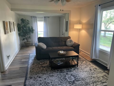 Private 1BR Farmhouse | Near Speedway-Avon-Dwntwn.