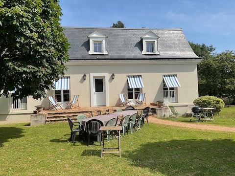 The reunion house on the outskirts of Tours