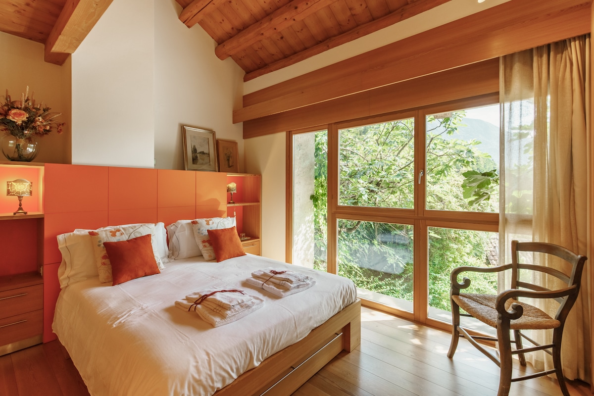 Room with large window and splendid view.
Custom-made wooden furniture by local artisans.
Large wardrobe and large drawers for storing clothes.