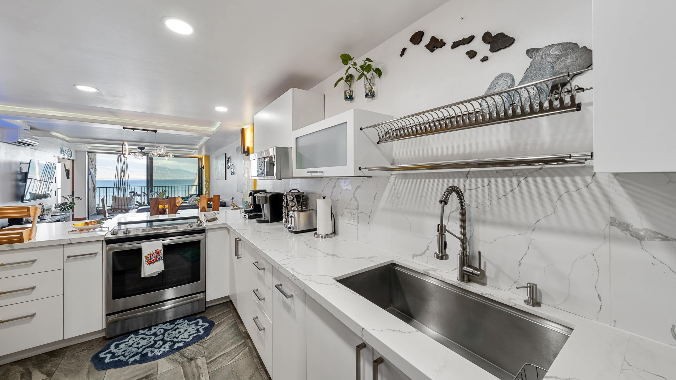 Condo in Wailuku · ★4.97 · 2 bedrooms · 3 beds · 2 baths - Image 11
