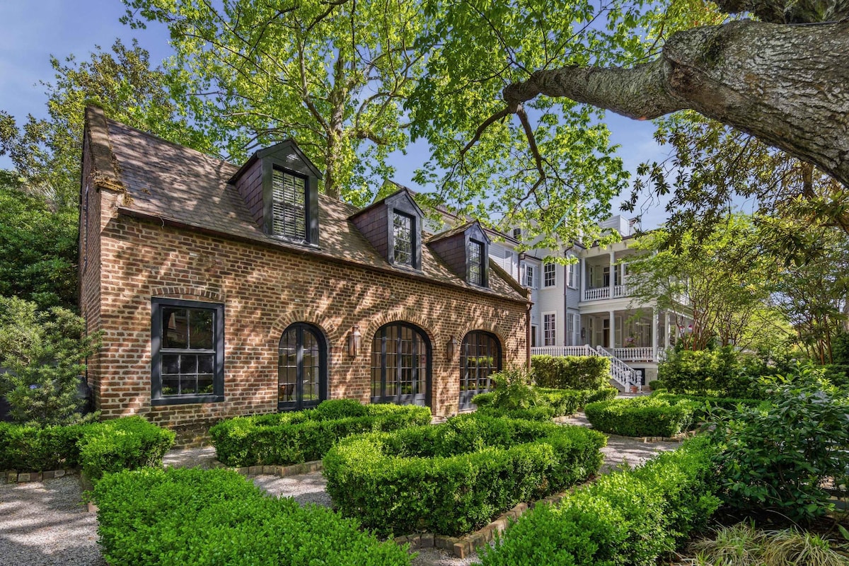 Casa Zoë | Historic Garden Carriage House CHS - Houses for Rent in