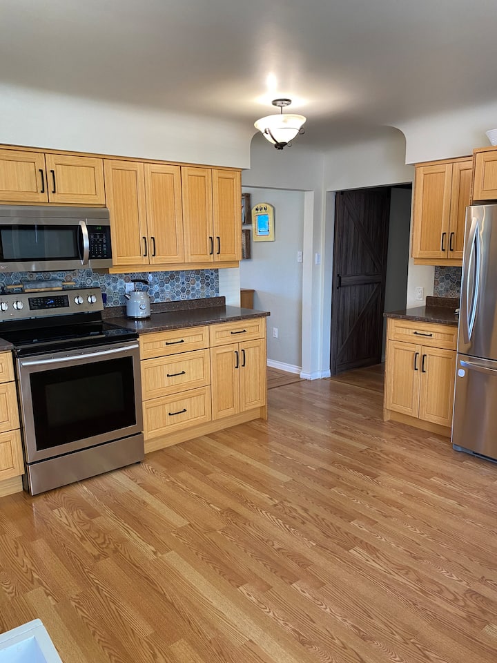 Farm House By The Beach - Parksville
