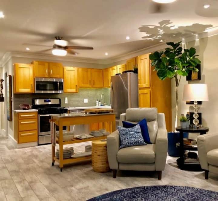 Oceanfront Wavecrest Resort, Molokai Escape