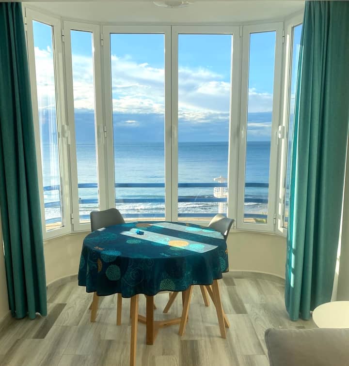 Sea View ❤️ Arenal Beach Studio Ac/w/tv/beachtowels - カルペ
