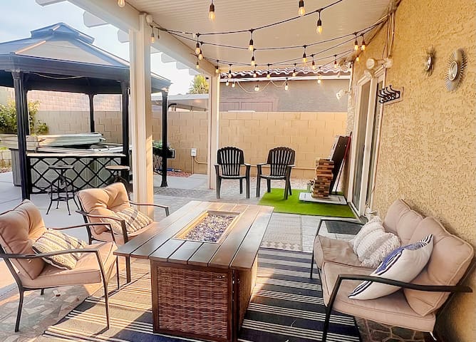 Beachy themed with free hot tub & outdoor firepit