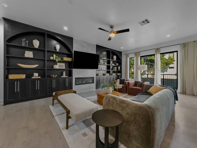 3BR @ Bishop Arts! Modern+Rooftop+Views+ Shopping! gallery image 2