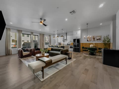 Top performing Airbnb: 3BR @ Bishop Arts! Modern+Rooftop+Views+ Shopping! in Bishop Arts District