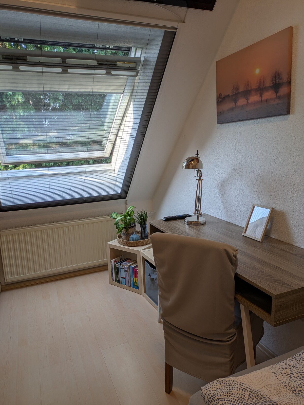 החדר היפה הזה עם מיטת יחיד נמצא בקומה השנייה.