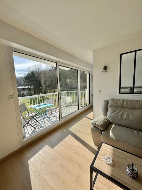 Top Airbnb: Apartment' Les bosquets, private parking, downtown in Étretat