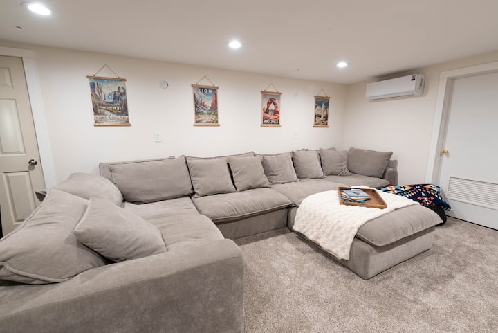Mountains & City + Hot Tub Retreat All In One! - West Jordan, UT