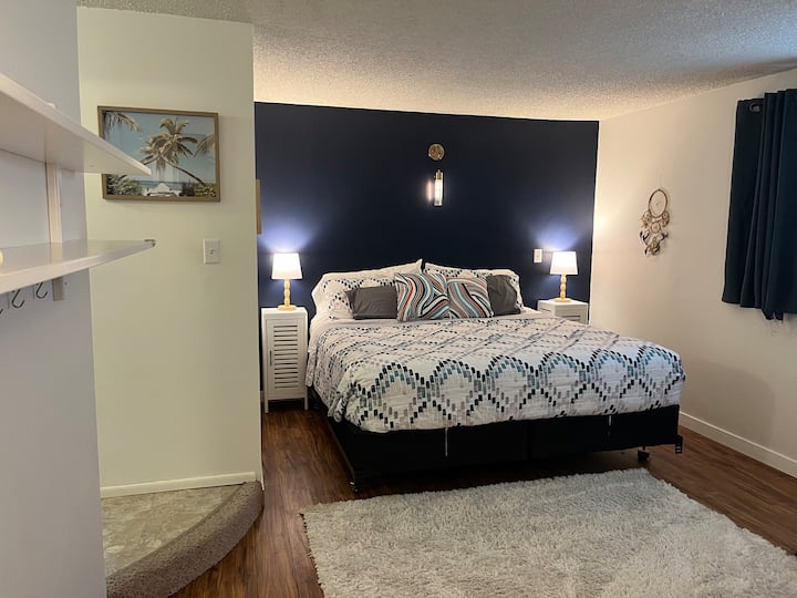 King bed in master en suite 