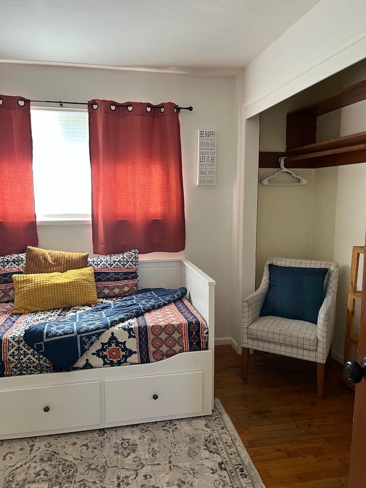 Twin bed trundle that pulls out to queen 