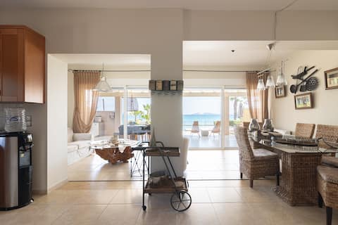 Popular Airbnb listing: Relaxing Beachfront Private Pool Villa_1 in Δήμος Ερμιονίδας
