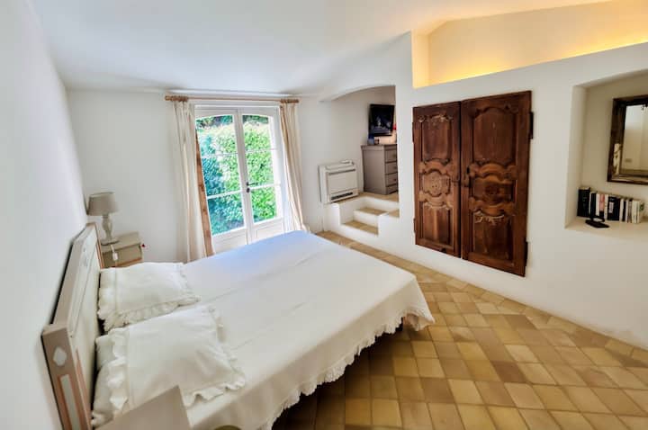 Chumba cha kulala cha 2 * choo cha chumba cha kuogea