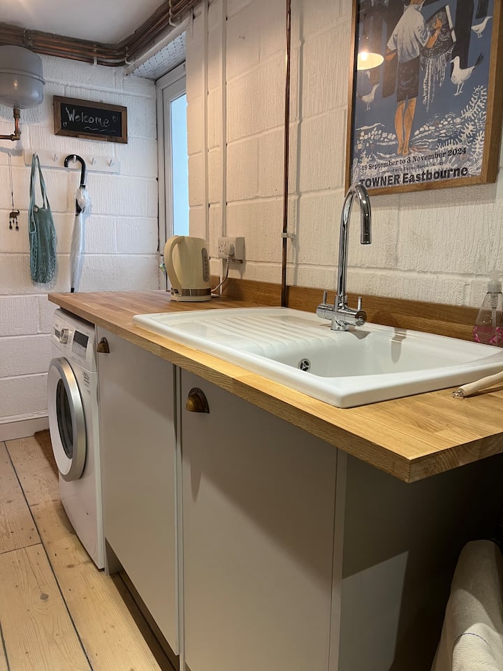 Cosy Converted Artist's Studio (Self-contained) - Eastbourne