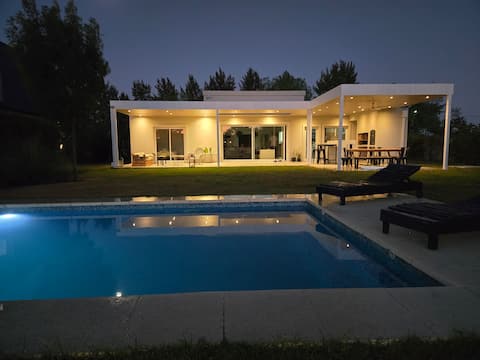 House by the lagoon in the San Matias neighborhood (Escobar)