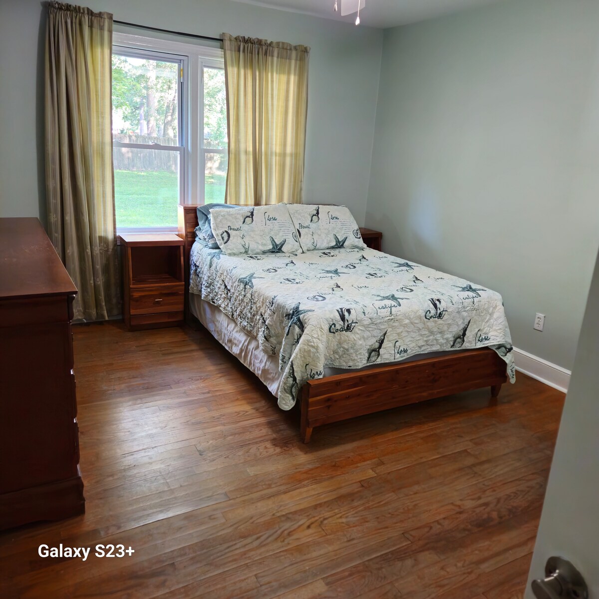 hibrid od pune memorijske pjene

Nalazi se u središtu grada, u blizini plaže i surfanja, nacionalnih parkova, golfa, kuharskih kuhinja, povijesnih kuća, legendarnih gradova, nevjerojatnih pogleda, vinograda, jezera i jedine plantaže čaja u Sjevernoj Americi! Mnogo toga za vidjeti i raditi!