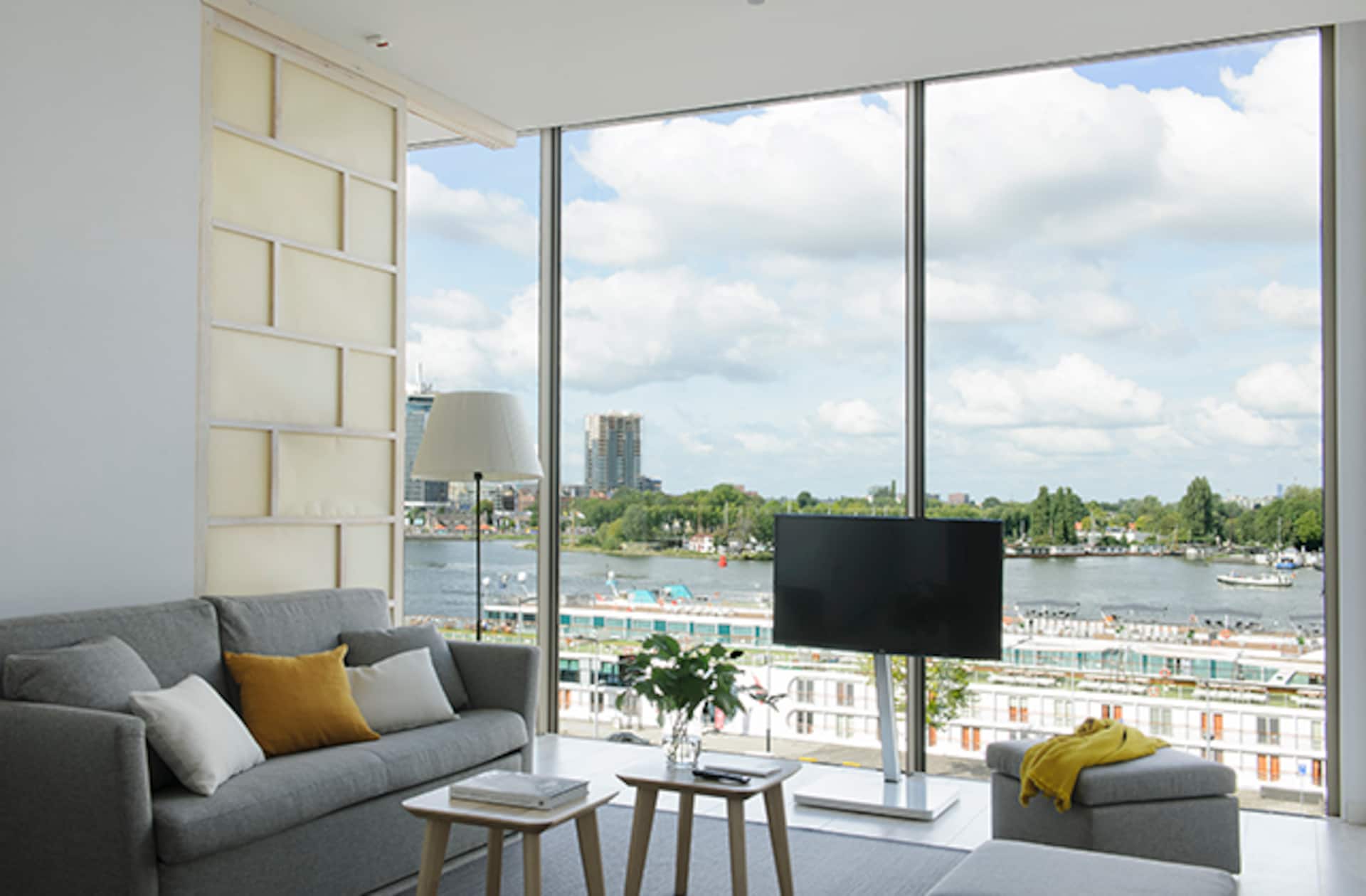 Spacious Serviced Apartment with River View