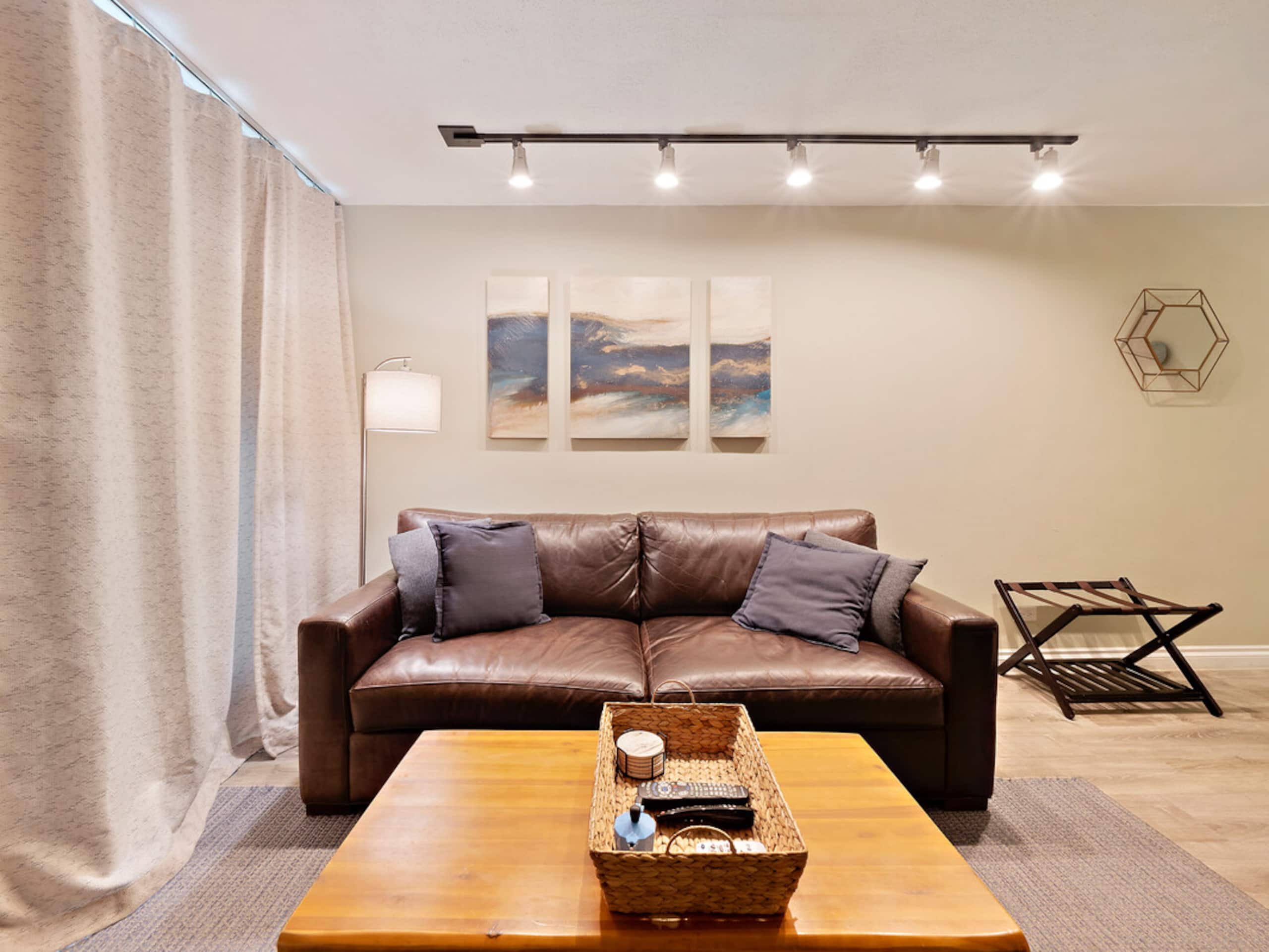 Condo in Kailua-Kona · ★4.8 · Studio · 1 bed · 1 private bath - Image 3