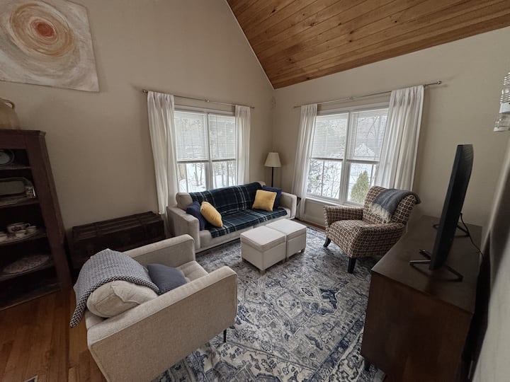 2 Br Carriage House In Madison Center! - Madison, CT
